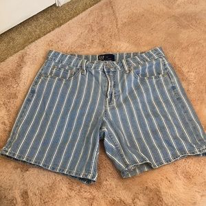 GAP stripped shorts